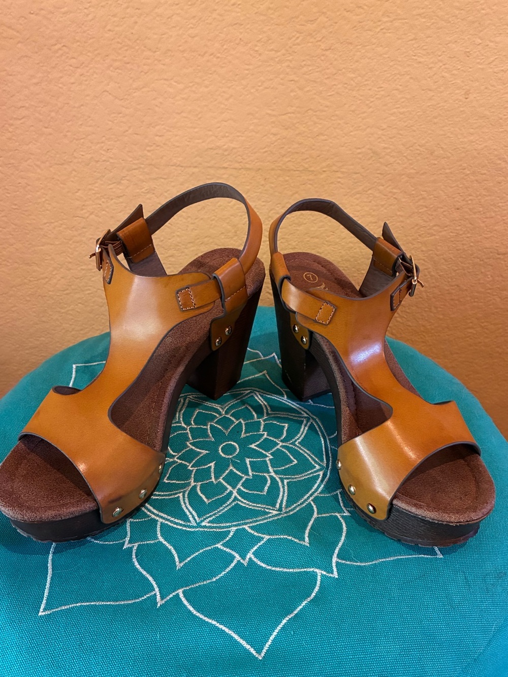 NWOT Nature Breeze Chunky Heels